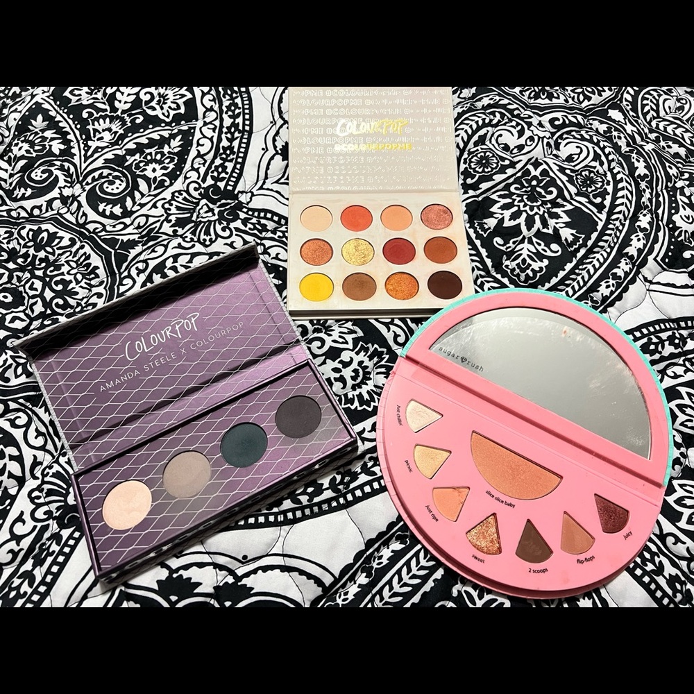 Set of 3 eyeshadow palettes